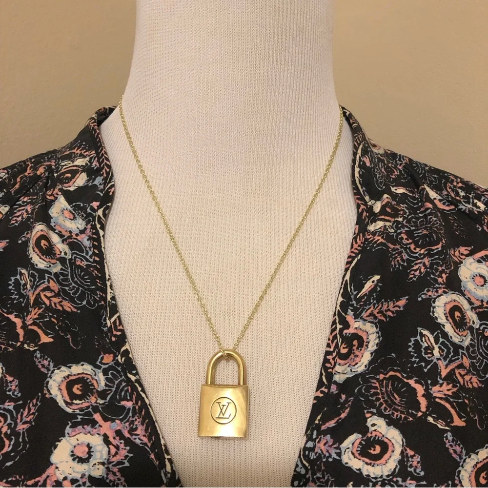 Louis Vuitton Vintage Lock #221 No Key w/approx.20”Gold Plated Non-Branded Chain